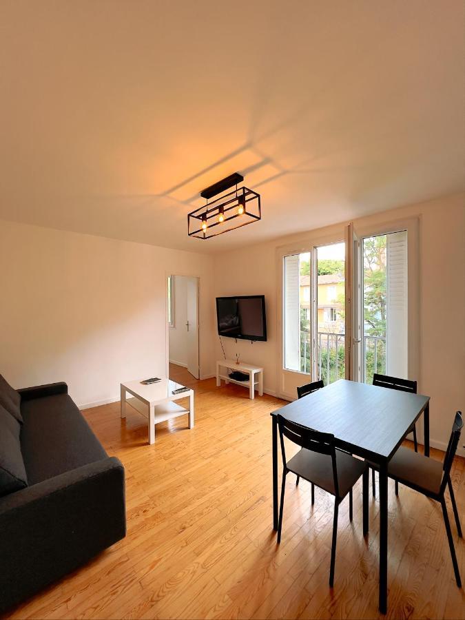 Appartement Spacieux Avec Balcon Saint-Fons Exterior foto